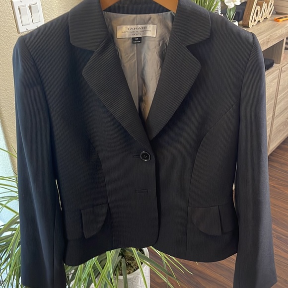 TAHARI BLACK BLAZER SiZE 8P - Picture 5 of 14